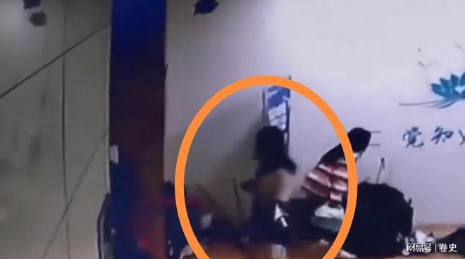 警方已介入洗浴中心回应更多细节已曝光CQ9电子游戏男子误入女澡堂后续！(图2)